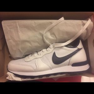 Brand new Nike women's internationalist sneaker
