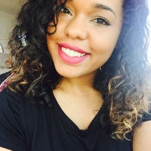 Meet your Posher, Claudine