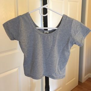 Grey short sleeve crop top