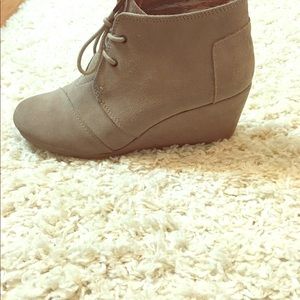 Toms Desert Wedges sz 9