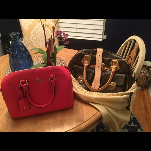 X SOLD Tory Burch Christmas Red Middy Satchel X - Picture 4 of 4
