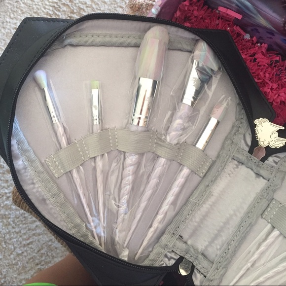 Unicorn rainbow makeup brushes - Picture 2 of 4