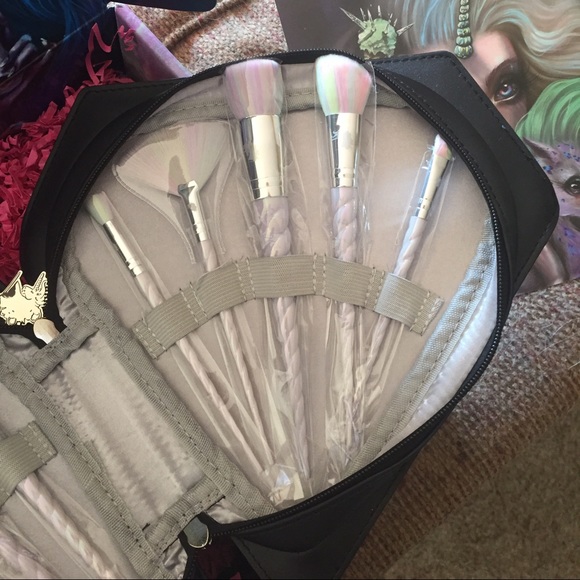 Unicorn rainbow makeup brushes - Picture 3 of 4
