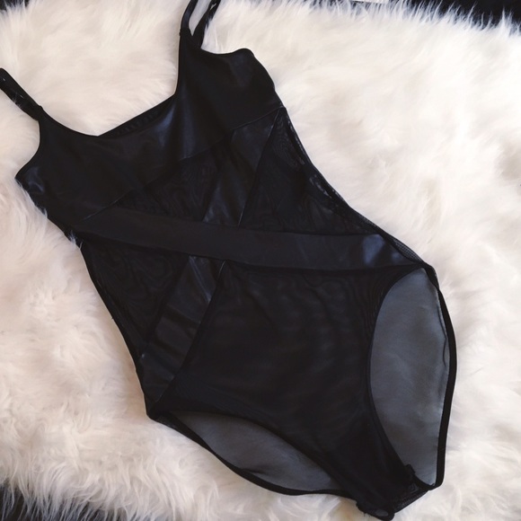 Black bodysuit 😎