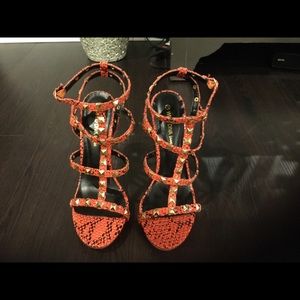 Statement heel