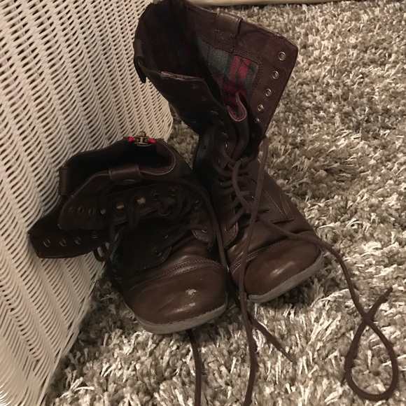 Combat boots