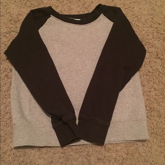 Black and gray peek boys sweatshirt