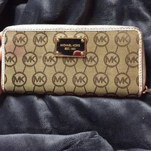 Michael kors wallet