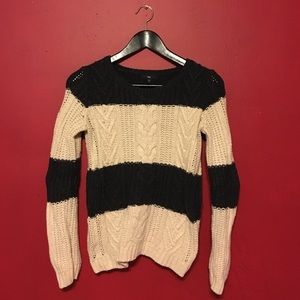 SOLD ‼️ Gap Sweater