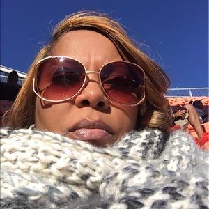 Meet your Posher, Cara