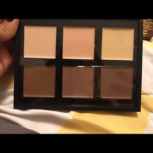 Contour kit by Anastasia Beverly Hills