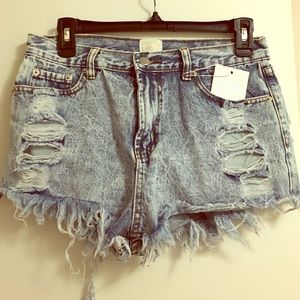 🌟NWT 🌟Loving Things Distressed Jean Shorts