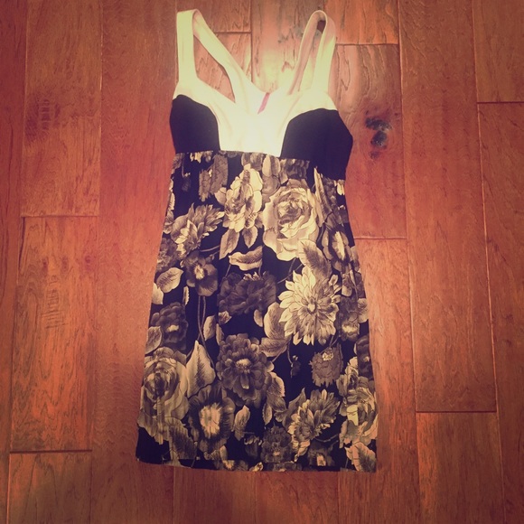 XS black and white dress