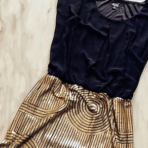 ✨HP✨ SLNY 14 Gold sequin NYE Gatsby holiday dress