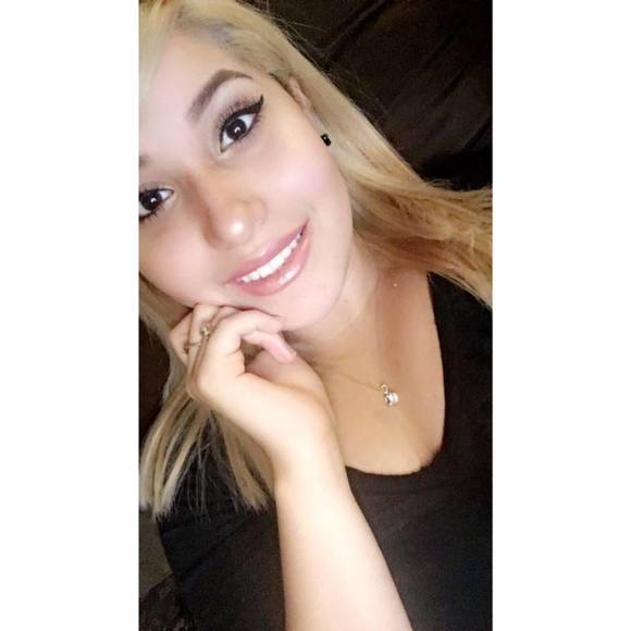 Meet your Posher, Danielle - Picture 1 of 1