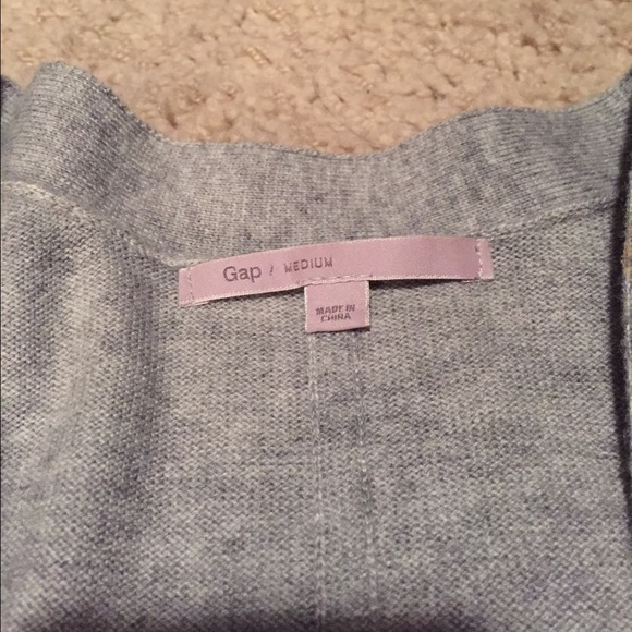 GAP Cardigan - Picture 2 of 4