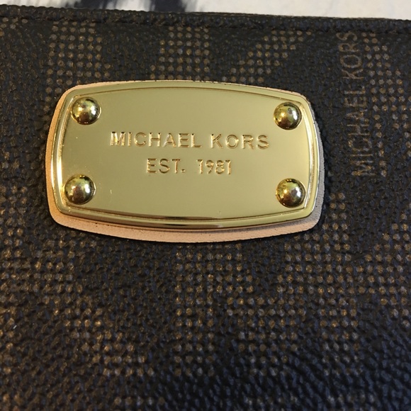 MK Wallet💕 - Picture 2 of 4