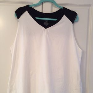 Women's size 2XL tank/tshirt.