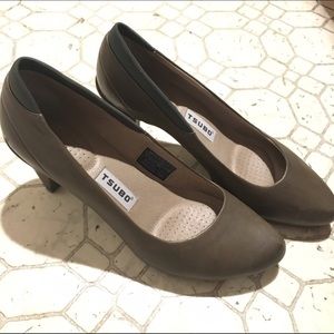 Tsubo olive color padded heels