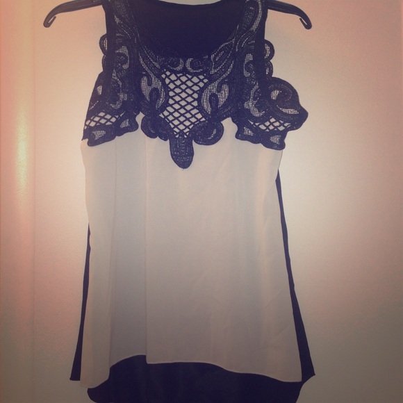 Lacey detail tank