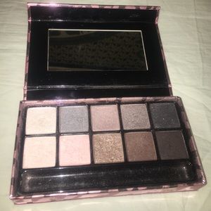 Eye shadow pallet