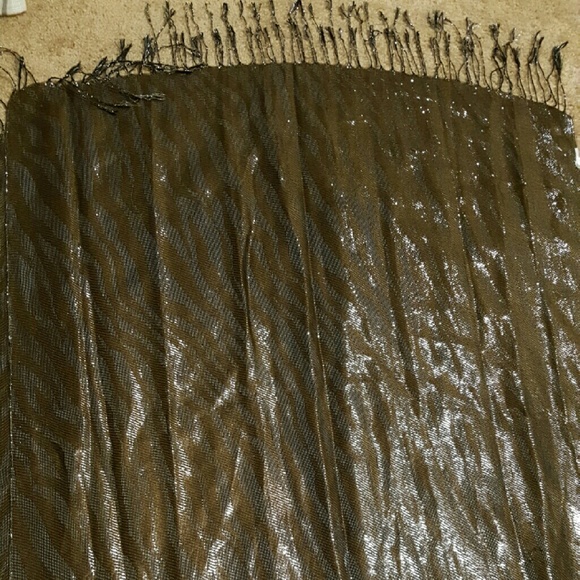 BUNDLE OF SCARVES - Picture 2 of 3