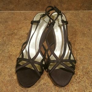 Closing Sale!! Fioni strappy short heels in black!