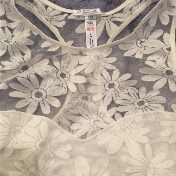 ❤️NWT Out from Under Floral Mesh Bra....flawed - Picture 3 of 4