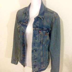 • Levi's Denim Trucker Jacket •