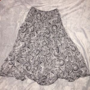 Women's small long black and white skirt patterned