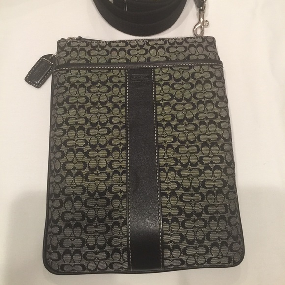 Coach Mini Signature Swing Pack