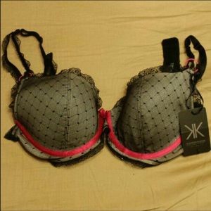 Kardashian bra 36D NWT not a lot of pad
