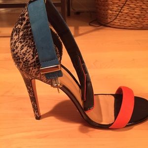 Schutz Sandal heels size 8.5 (almost new)