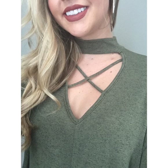 LAST Criss Cross Top - Picture 4 of 4