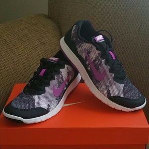 Nikes women's size 8.5