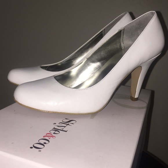 Style & co. Pamela white Size 7