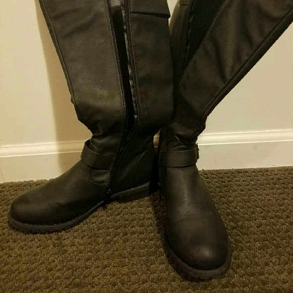 Cute flat black boots with gold zipper. - Picture 3 of 3