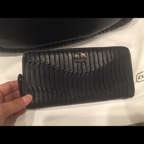 Coach Gathered Leather Large Zippy Navy