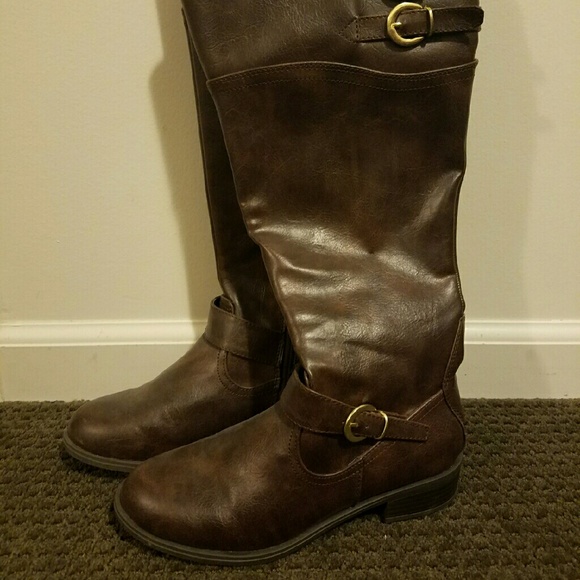 Brown leather boots - Picture 1 of 3