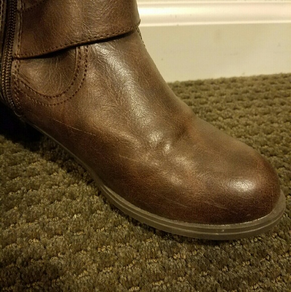 Brown leather boots - Picture 3 of 3