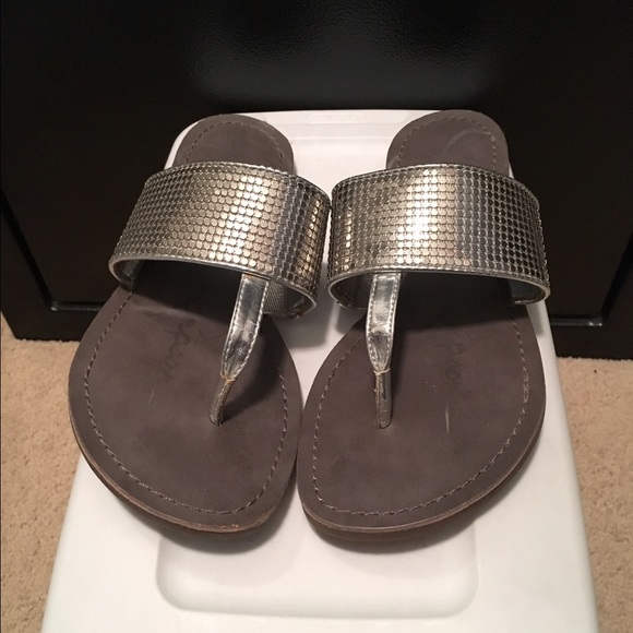 T strap sandals