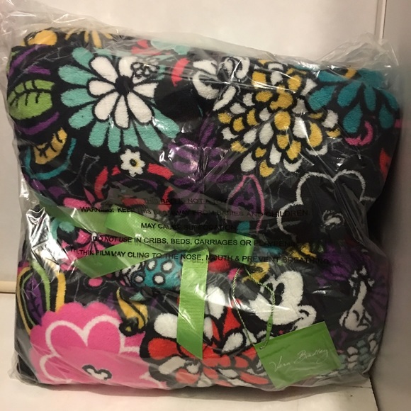 NWT Vera Bradley Mickey Throw Magical Blooms