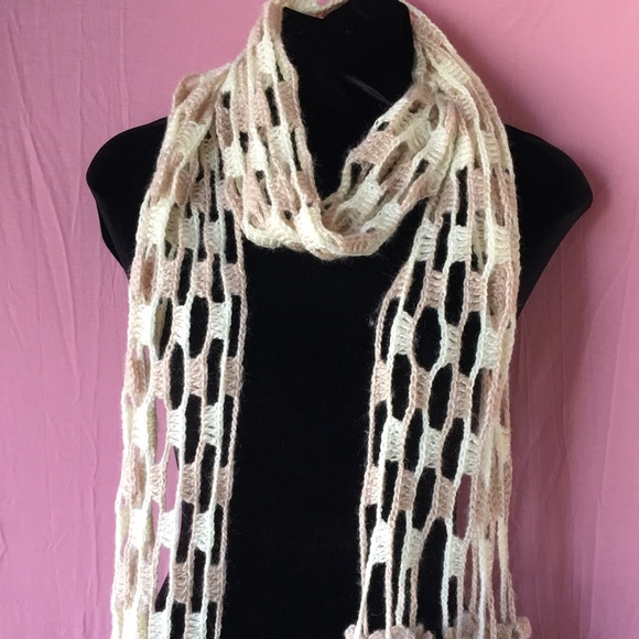 Two-color flower scarf