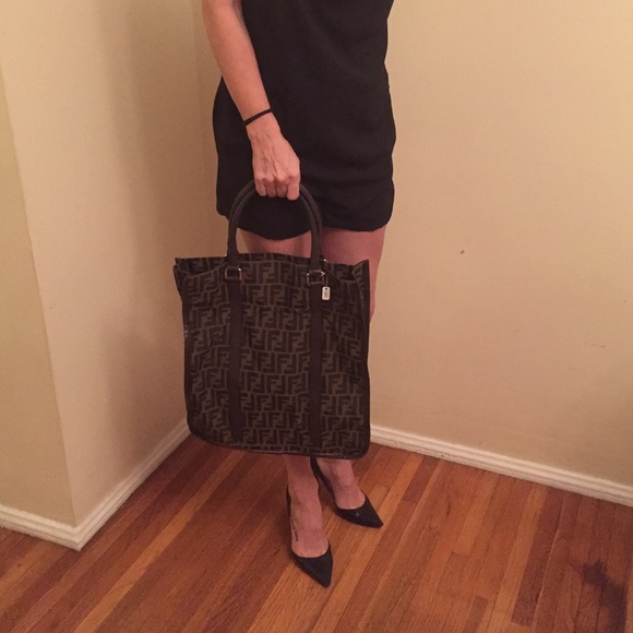 Fendi Shopper Guaranteed Authentic - Picture 2 of 3