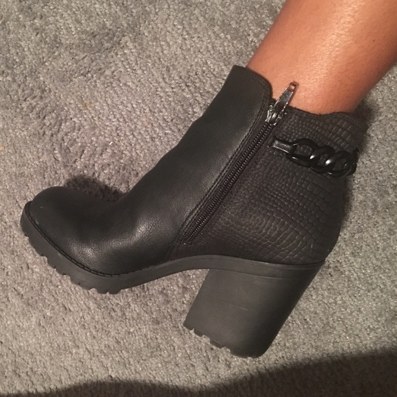 Black Chelsea style boots with a chain accent