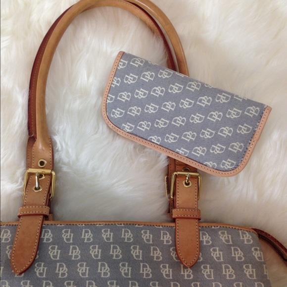 Dooney & Bourke - Picture 3 of 4