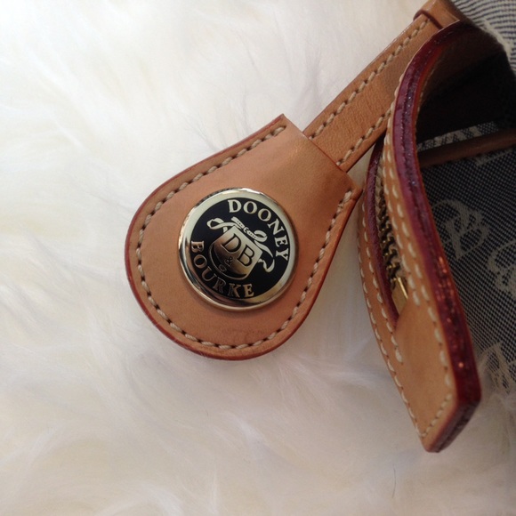 Dooney & Bourke - Picture 4 of 4
