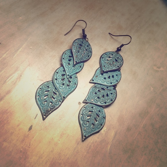 Hanging leaf earrings - Picture 1 of 2