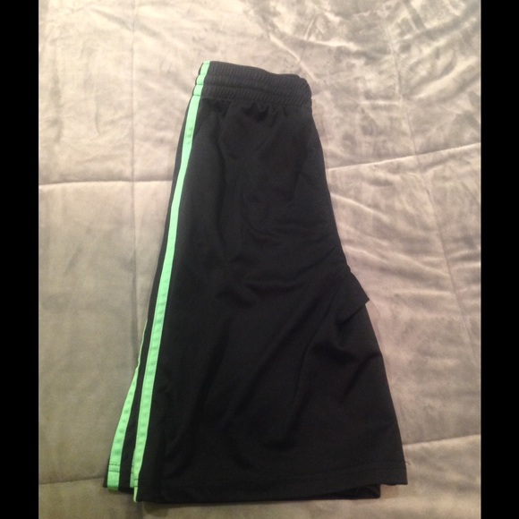 Black and neon green adidas short - Picture 2 of 3