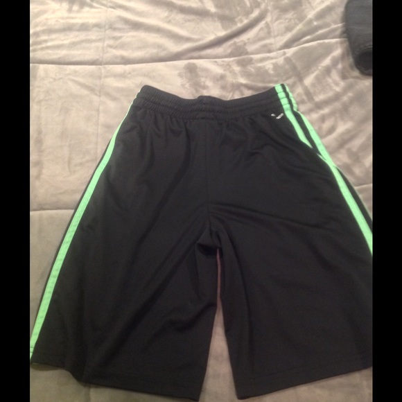 Black and neon green adidas short - Picture 3 of 3